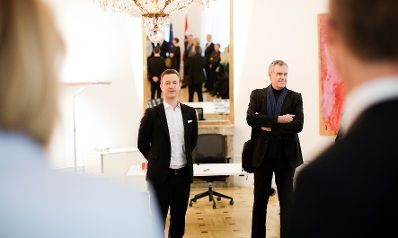 Am 10. Dezember 2018 gab Bundesminister Gernot Blümel (l.) bei einer Pressekonferenz Details zur geplanten BundesMuseenCard für 2019 bekannt. Im Bild mit dem Direktor des MAK (Museum für angewandte Kunst) Christoph Thun-Hohenstein (r.).