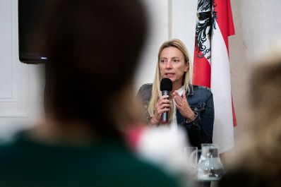 Am 28. Jänner 2019 nahm Bundesministerin Juliane Bogner-Strauß (im Bild) an einem Kamingespräch mit den Bundesbäuerinnen teil.
