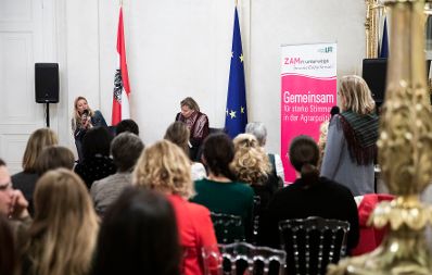 Am 28. Jänner 2019 nahm Bundesministerin Juliane Bogner-Strauß (l.) an einem Kamingespräch mit den Bundesbäuerinnen teil.