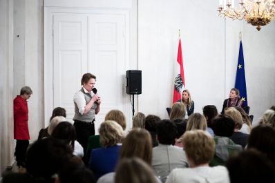 Am 28. Jänner 2019 nahm Bundesministerin Juliane Bogner-Strauß (2.v.r.) an einem Kamingespräch mit den Bundesbäuerinnen teil.