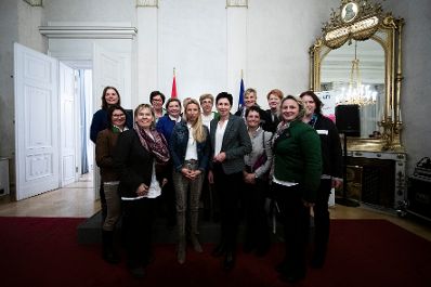 Am 28. Jänner 2019 nahm Bundesministerin Juliane Bogner-Strauß an einem Kamingespräch mit den Bundesbäuerinnen teil.