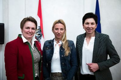 Am 28. Jänner 2019 nahm Bundesministerin Juliane Bogner-Strauß (m.) an einem Kamingespräch mit den Bundesbäuerinnen teil.
