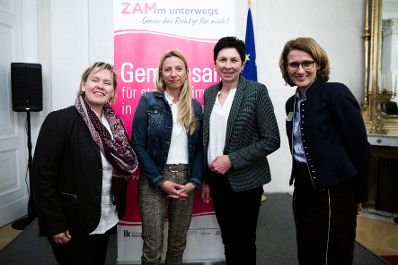 Am 28. Jänner 2019 nahm Bundesministerin Juliane Bogner-Strauß (m.l.) an einem Kamingespräch mit den Bundesbäuerinnen teil. Im Bild mit Andrea Schwarzmann (m.r.).