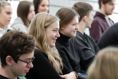 Am 29. Jänner 2019 lud Bundesministerin Juliane Bogner-Strauß Schülerinnen und Schüler aus Salzburg zu einer Diskussionsveranstaltung in das Ministerium.