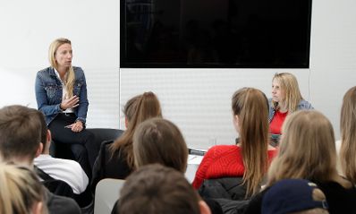 Am 29. Jänner 2019 lud Bundesministerin Juliane Bogner-Strauß (im Bild) Schülerinnen und Schüler aus Salzburg zu einer Diskussionsveranstaltung in das Ministerium.