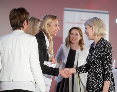 Am 29. Jänner 2019 verlieh Bundesministerin Juliane Bogner-Strauß die Zertifikate für familienfreundliche Unternehmen.