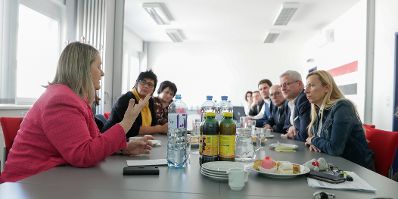 Am 4. Februar 2019 reiste Bundesministerin Juliane Bogner-Strauß anlässlich eines Bundesländertags ins Burgenland. Im Bild zu Besuch bei den AMS Oberwart.