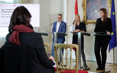 Am 12. Februar 2018 gab Bundesministerin Juliane Bogner-Strauß (im Bild) eine Pressekonferenz zum Thema "500. Partner im Netzwerk Unternehmen für Familien".