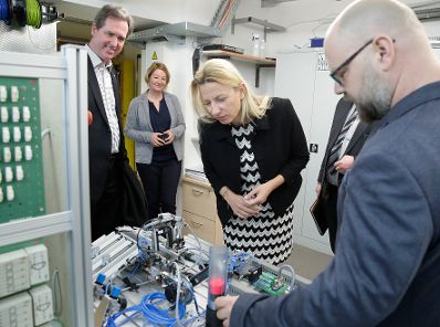 Am 25. Februar 2019 besuchte Bundesministerin Juliane Bogner-Strauß (im Bild) das Berufspädagogische Institut der Österreichische JungArbeiterBewegung ÖJAB.