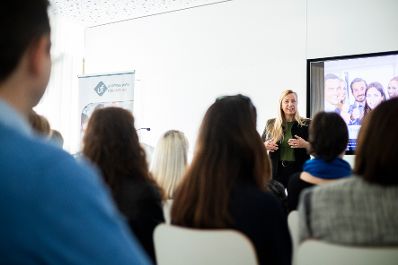 Am 28. Februar 2019 hielt Bundesministerin Juliane Bogner-Strauß (im Bild) eine Begrüßungsrede zum Start der Workshopreihe "Women Empowerment - Frauen in Führungspositionen".