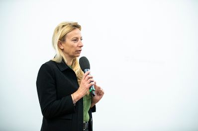 Am 28. Februar 2019 empfing Bundesministerin Juliane Bogner-Strauß (im Bild) Schülerinnen und Schüler der Initiative "SchülerInnen gestalten Wandel".