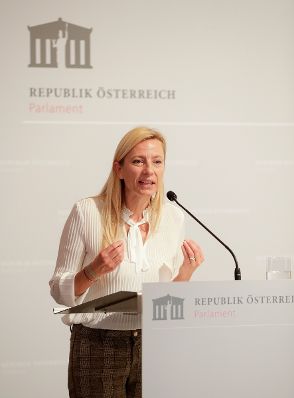 Am 5. März 2019 nahm Bundesministerin Juliane Bogner-Strauß (im Bild) an der Internationalem Fachkonferenz "Das Recht auf ein Leben frei von Gewalt! Stärkung, Unterstützung und Schutz für gewaltbetroffene Frauen und ihre Kinder in Österreich und Europa" teil.