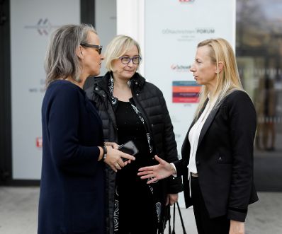Am 8. März 2019 eröffnete Bundesministerin Juliane Bogner-Strauß (r.) am Frauentag gemeinsam mit der Landeshauptmann-Stellvertreterin Christine Haberlander den "Oberösterreichische Nachrichten Frauentag".