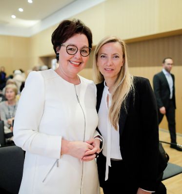 Am 8. März 2019 eröffnete Bundesministerin Juliane Bogner-Strauß (r.) am Frauentag gemeinsam mit der Landeshauptmann-Stellvertreterin Christine Haberlander den "Oberösterreichische Nachrichten Frauentag".