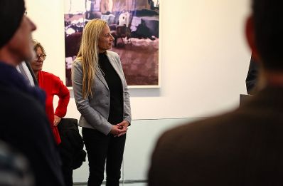 Am 12. März 2019 reiste Bundesministerin Juliane Bogner-Strauß (m.) nach New York zur Frauenstatuskommission der Vereinten Nationen. Im Bild bei der Eröffnung der Ausstellung „VOID – YVONNE OSWALD & TATIANA LECOMTE“.