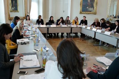 Am 28. März 2019 lud Bundesministerin Juliane Bogner-Strauß (im Bild) die zuständigen Frauenlandesrätinnen zum Gewaltschutz-Gipfel ins Bundeskanzleramt.