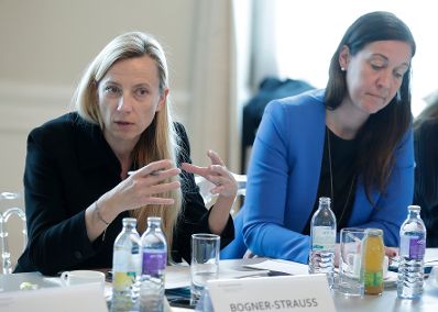 Am 28. März 2019 lud Bundesministerin Juliane Bogner-Strauß (l.) die zuständigen Frauenlandesrätinnen zum Gewaltschutz-Gipfel ins Bundeskanzleramt.