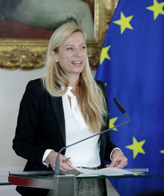 Am 5. März 2019 gab Bundesministerin Juliane Bogner-Strauß (im Bild) eine Pressekonferenz zum Gütesiegel "Familie Digital Kompetent".