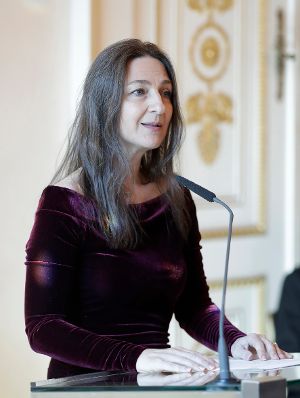 Am 8. Oktober 2018 überreichte Bundesministerin Juliane Bogner-Strauß den Käthe-Leichter-Staatspreis an Andrea Bramberger (im Bild).