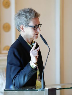 Am 8. Oktober 2018 überreichte Helene Schuberth den Käthe-Leichter-Preis für Frauenforschung, Geschlechterforschung und Gleichstellung in der Arbeitswelt an Gitti Vasicek (im Bild).