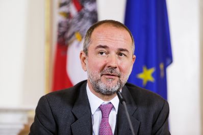 Kanzleramtsminister Thomas Drozda beim Medienbriefing über die Regierungssitzung am 18. Oktober 2016.