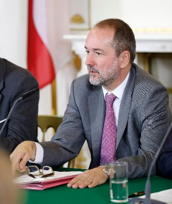 Kanzleramtsminister Thomas Drozda beim Medienbriefing über die Regierungssitzung am 27. September 2016.