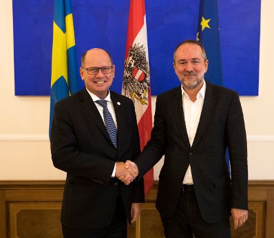 Am 7. Oktober 2016 empfing Kanzleramtsminister Thomas Drozda (r.) den Präsidenten des Schwedischen Reichstags Urban Ahlin (l.) zu einem Arbeitsgespräch.