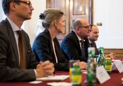 Am 7. Oktober 2016 empfing Kanzleramtsminister Thomas Drozda den Präsidenten des Schwedischen Reichstags Urban Ahlin zu einem Arbeitsgespräch.