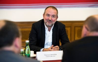 Am 7. Oktober 2016 empfing Kanzleramtsminister Thomas Drozda (im Bild) den Präsidenten des Schwedischen Reichstags Urban Ahlin zu einem Arbeitsgespräch.