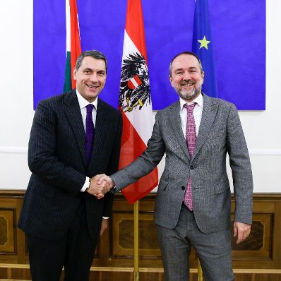 Am 13. Oktober 2016 empfing Kanzleramtsminister Thomas Drozda (r.) den ungarischen Minister János Lázár (l.) zu einem Arbeitsgespräch.