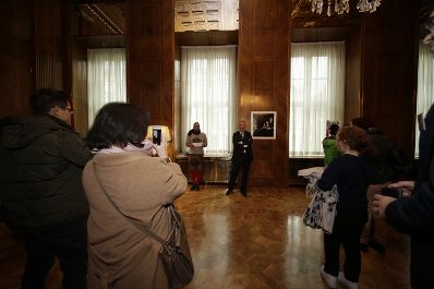 Am 26. Oktober 2016 empfing Kanzleramtsminister Thomas Drozda im Rahmen des Nationalfeiertages Besucherinnen und Besucher im Bundeskanzleramt.