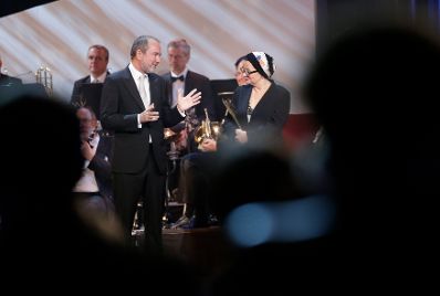 Am 7. November 2016 verlieh Kunst- und Kulturminister Thomas Drozda im Rahmen der Netroy-Gala im Wiener Ronacher den Wiener Theaterpreis Nestroy 2016.