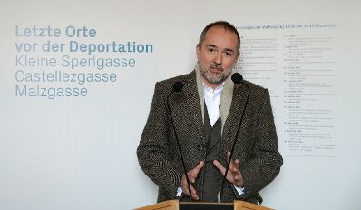 Am 8. November 2016 eröffnete Kunst- und Kulturminister Thomas Drozda (im Bild) die Ausstellung "Letzte Orte vor der Deportation" in der Krypta des Heldendenkmals.