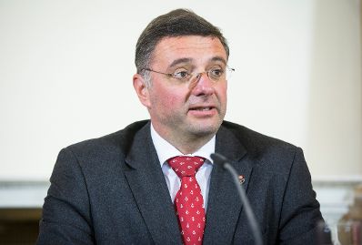 Am 8. November 2016 fand das Medienbriefing über die Regierungssitzung statt. Im Bild Verkehrsminister Jörg Leichtfried.