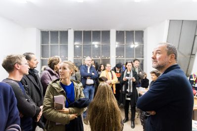 Am 19. November 2016 besuchte Kunst- und Kulturminister Thomas Drozda (r.) Ateliers und Studios anlässlich der Vienna Art Week.