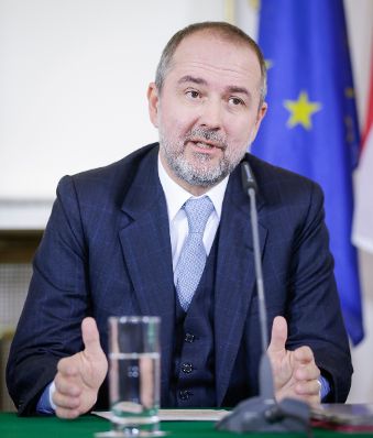 Am 29. November 2016 fand das Medienbriefing über die Regierungssitzung statt. Im Bild Kanzleramtsminister Thomas Drozda.