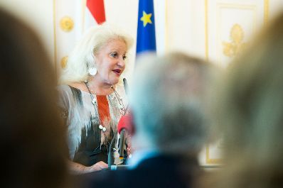 Am 8. Juni 2017 überreichte Kunst- und Kulturminister Thomas Drozda das Goldene Ehrenzeichen für Verdienste um die Republik Österreich an Marika Lichter (im Bild).