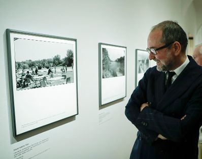 Am 13. Juni 2017 eröffnete Kunst- und Kulturminister Thomas Drozda (r.) die Ausstellung "Österreichische Fotografie 1970 -2000" in der Albertina.