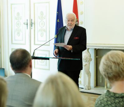 Am 14. Juni 2017 überreichte Kunst- und Kulturminister Thomas Drozda die Urkunde, mit der Felix Dvorak (im Bild) der Berufstitel Kammerschauspieler verliehen wurde.