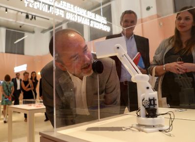 Am 20. Juni 2017 eröffnete Kunst- und Kulturminister Thomas Drozda die Vienna Biennale 2017.