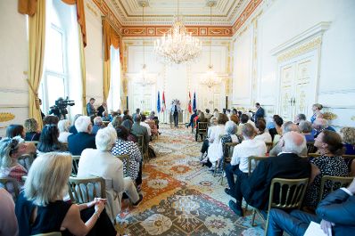 Am 22. Juni 2017 überreichte Kunst- und Kulturminister Thomas Drozda die Urkunde, mit der Erwin Steinhauer der Berufstitel Kammerschauspieler verliehen wurde.