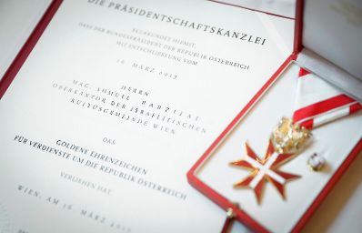 Am 4. Juli 2017 überreichte Kunst- und Kulturminister Thomas Drozda das Goldene Ehrenzeichen für Verdienste um die Republik Österreich an Shmuel Barzilai.