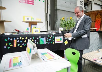 Am 8. September 2017 besuchte Kunst- und Kulturminister Thomas Drozda (im Bild) die Ars Electronica. Im Bild bei der Auszeichung U19 Ceremony.