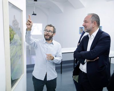 Am 14. September 2017 nahm Kunst- und Kulturminister Thomas Drozda (r.) beim Galerienfestival mit internationalen Kuratorinnen und Kuratoren in Wien teil.