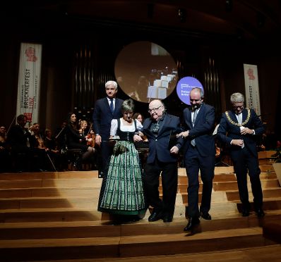 Am 17. September 2017 eröffnete Kunst- und Kulturminister Thomas Drozda (m.r.) das Internationale Brucknerfest Linz. Im Bild mit Komponisten Balduin Sulzer (m.l.) und dem Bürgermeister von Linz Klaus Luger (r.).