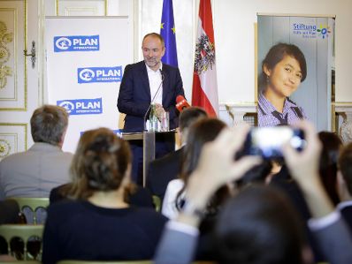 Am 19. September 2017 fand die Verleihung des Plan Medienpreis für Kinderrechte im Bundeskanzleramt statt. Im Bild Kanzleramtsminister Thomas Drozda.