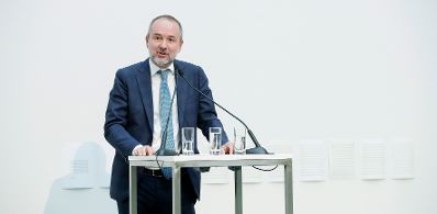 Am 26. September 2017 nahm Kunst- und Kulturminister Thomas Drozda (im Bild) an der Ausstellungseröffnung "Duett mit Künstler_innen" teil.