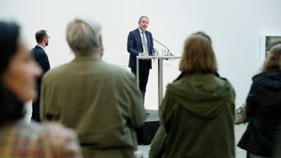 Am 26. September 2017 nahm Kunst- und Kulturminister Thomas Drozda (im Bild) an der Ausstellungseröffnung "Duett mit Künstler_innen" teil.
