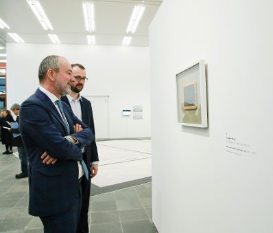 Am 26. September 2017 nahm Kunst- und Kulturminister Thomas Drozda (l.) an der Ausstellungseröffnung "Duett mit Künstler_innen" teil.