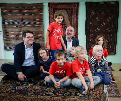 Am 27. September 2017 nahm Kunst- und Kulturminister Thomas Drozda (m.r.) an einer Pressekonferenz und Besichtigung im Kindermuseum ZOOM teil. Im Bild mit Bildungsstadtrat Jürgen Czernohorszky (l.).